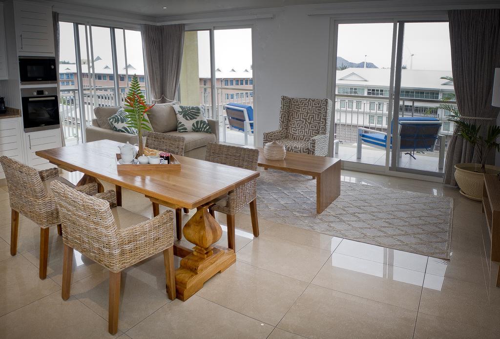 The Quadrant Luxury Apartments Виктория Екстериор снимка